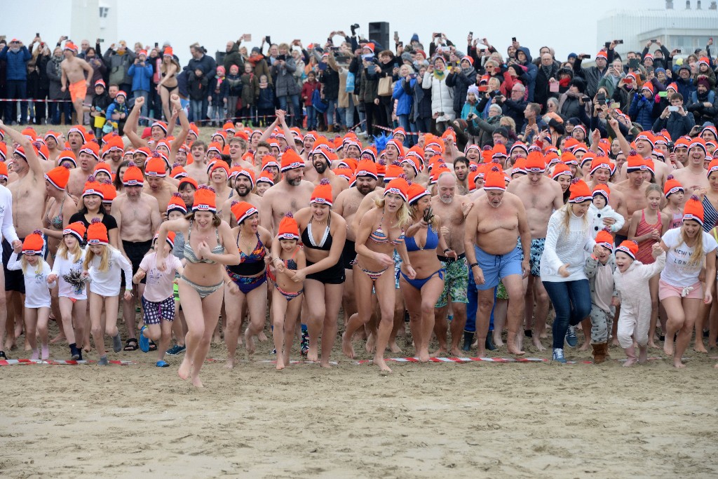 ../Images/Nieuwjaarsduik Noordwijk 2020 038.jpg